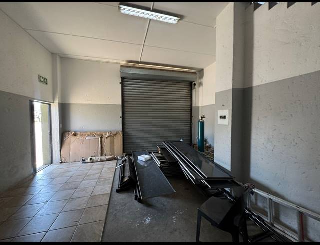 112M² WAREHOUSE TO LET IN CHLOORKOP